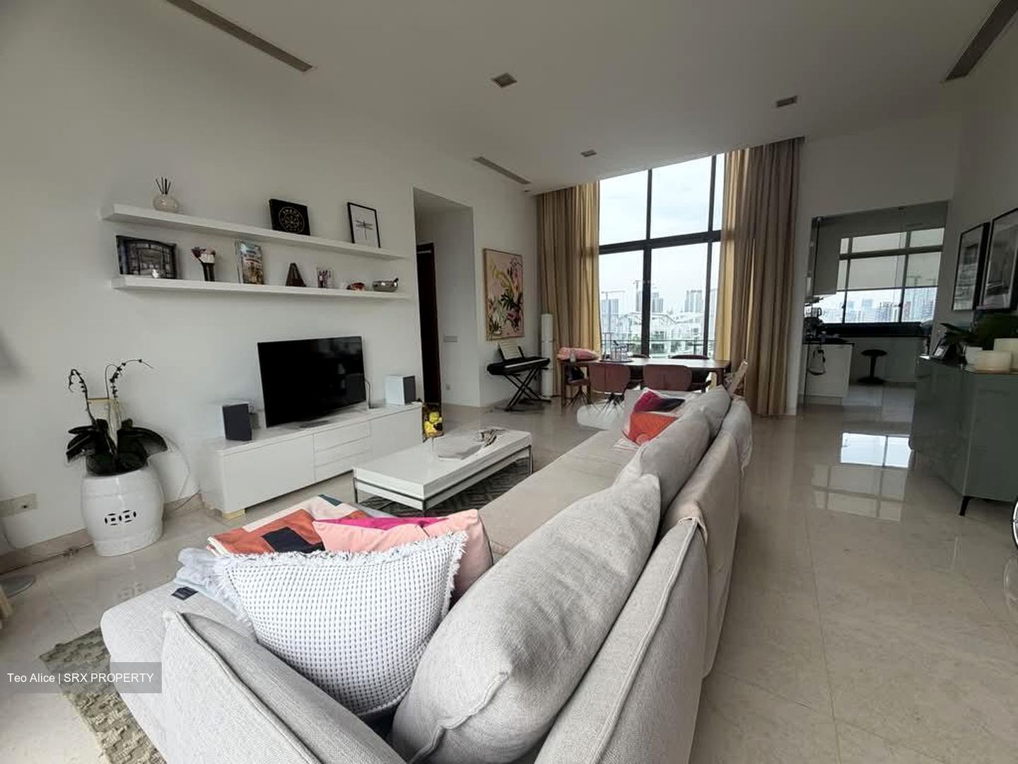 Latitude (D10), Condominium #579259931